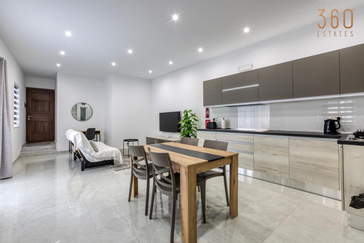 A Lovely 1br With Balcony Just Off The Coast By 360 Estates