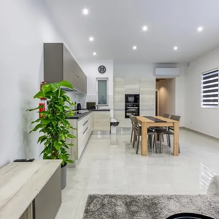 A Lovely 1Br Home With Balcony Just Off The Coast By 360 Estates Saint Julian's Exterior photo