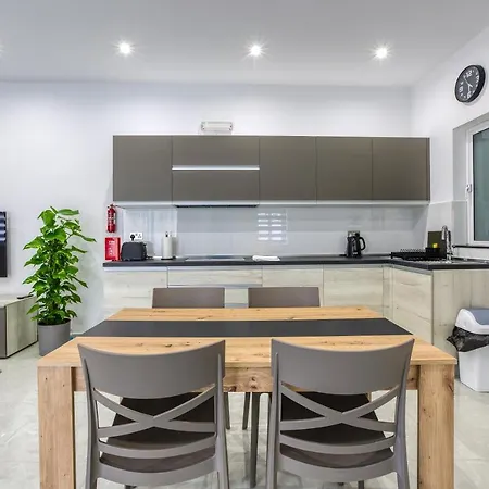 A Lovely 1Br Home With Balcony Just Off The Coast By 360 Estates Saint Julian's Exterior photo