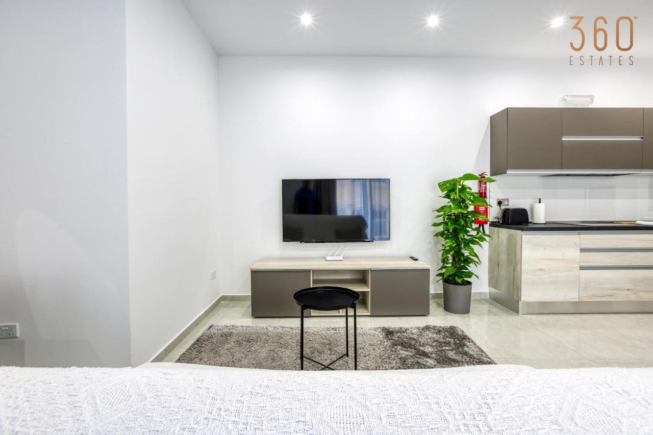 Appartement A Lovely 1br With Balcony Just Off The Coast By 360 Estates