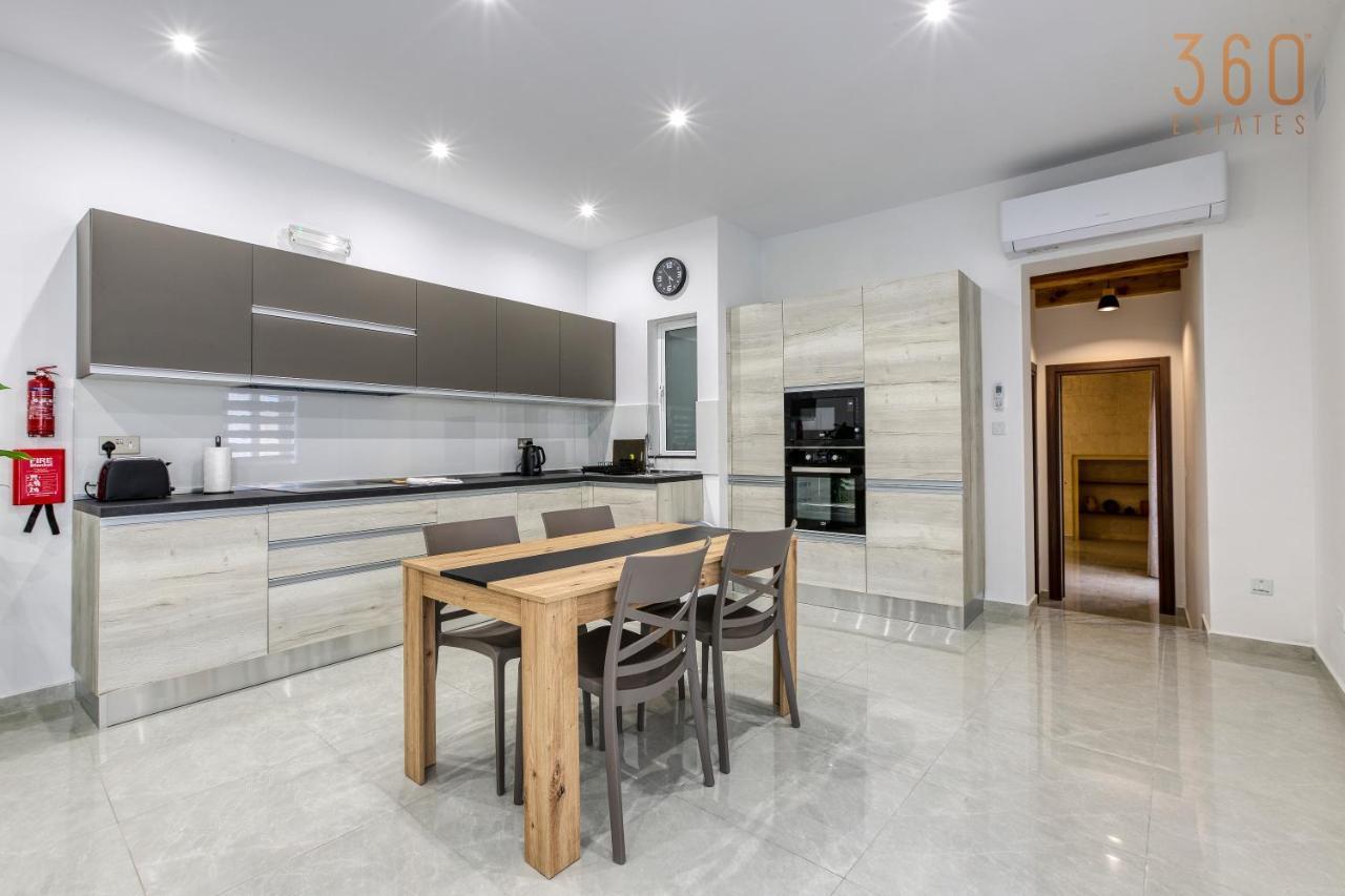 A Lovely 1br With Balcony Just Off The Coast By 360 Estates Appartement San Ġiljan