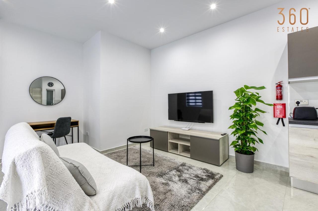 A Lovely 1br With Balcony Just Off The Coast By 360 Estates Appartement